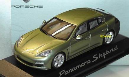 Модель 1:43 Porsche Panamera S hybrid - light green