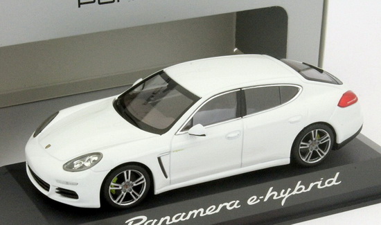 Модель 1:43 Porsche Panamera e-hybrid - white