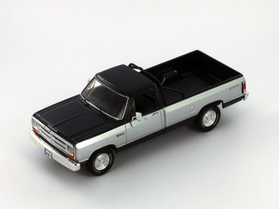 Модель 1:43 Dodge RAM PickUp - black/silver