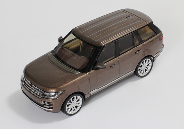 Модель 1:43 Range Rover Vogue - nara bronze