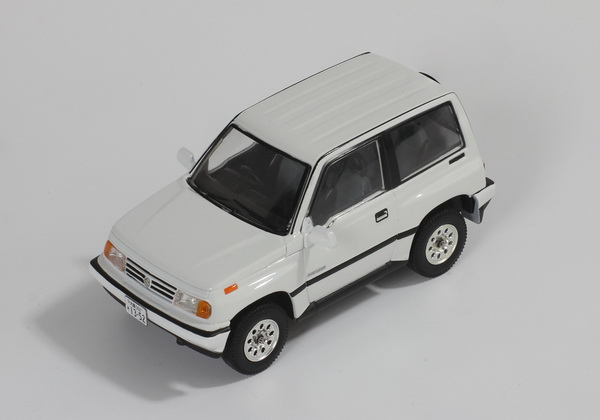 Модель 1:43 Suzuki Escudo 4х4 - white