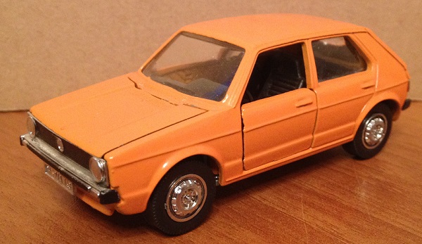 Модель 1:43 Volkswagen Golf - orange