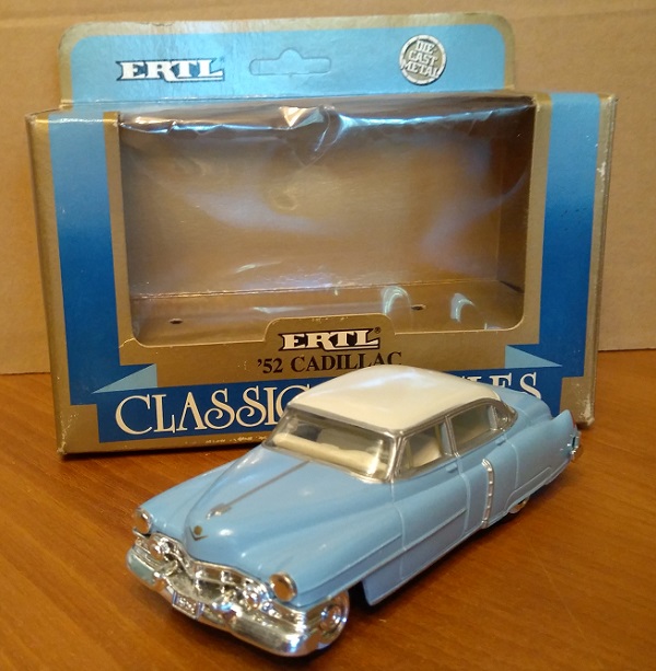 cadillac 62 (4-door) - light blue/white ERTL2541 Модель 1:43