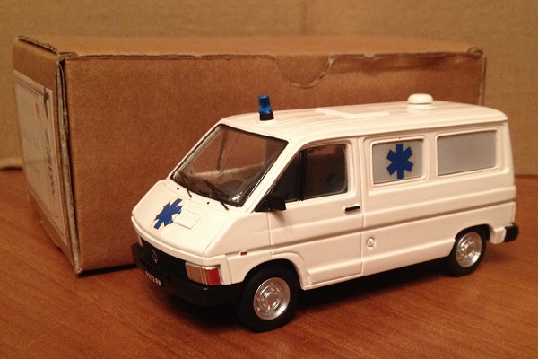 renault trafic ambulance ESDO41 Модель 1:43