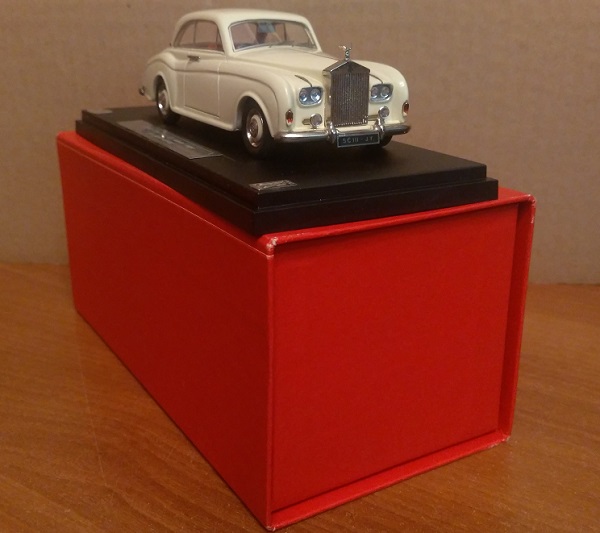 rolls-royce silver cloud iii saloon coupe by james young FYP-03 Модель 1:43