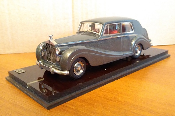 Rolls-Royce Silver Wraith Saloon by James Young FYP36 Модель 1:43