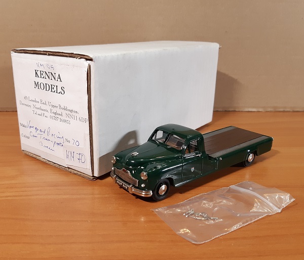 Модель 1:43 Standard Vanguard Racing Car Transporter - green 1956