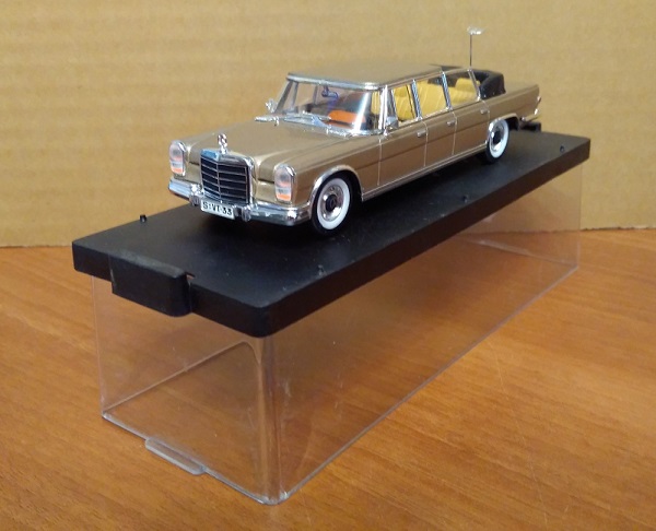 Модель 1:43 Mercedes-Benz 600 Pullman Landaulet - gold met