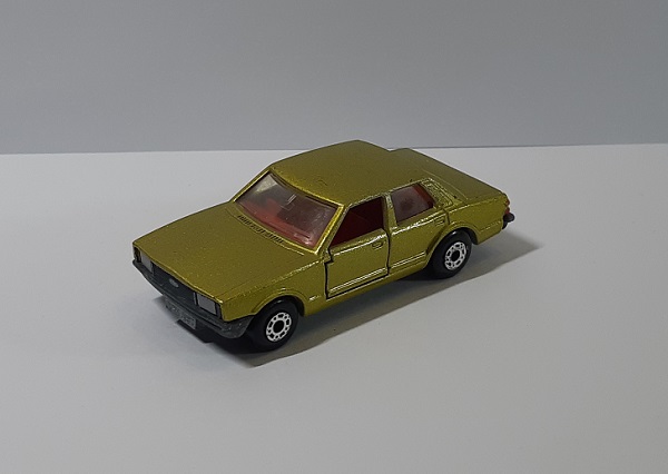 Модель 1:64 Ford Cortina