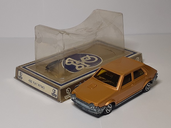 Модель 1:64 FIAT Ritmo - gold