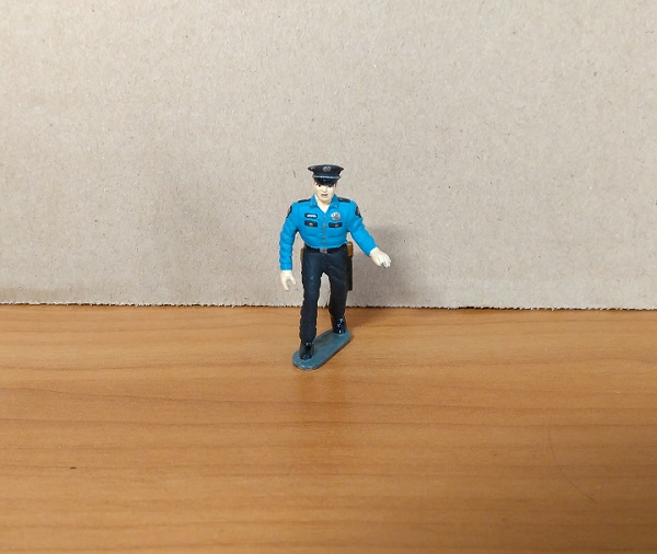 Модель 1:43 Фигурка полицейский (Policeman)