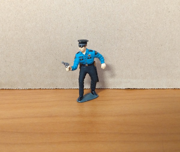 Фигурка полицейский (Policeman) POL-8 Модель 1:43
