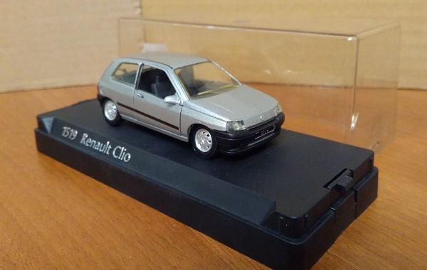 Модель 1:43 Renault Clio - Silver