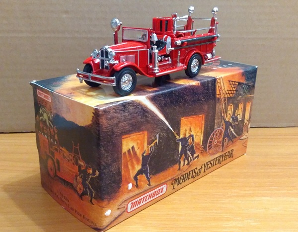 Модель 1:43 Ford AA (open cab) Fire Engine - red