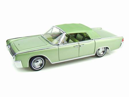 Модель 1:18 Lincoln Continental - green