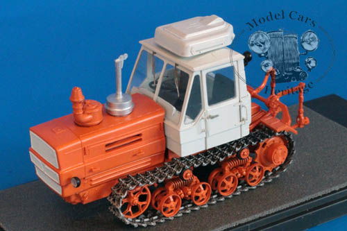 Т-150 трактор гусеничный с кондицонером - оранжевый RTM-T150A-1 Модель 1:43