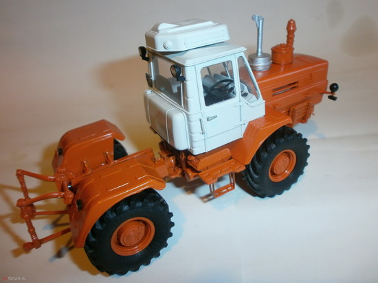 Т-150К трактор с кондицонером - оранжевый RTM-T150E Модель 1:43