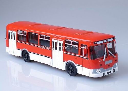 Автобус677m автобус - красный/белый 6900078-400006 Модель 1:43
