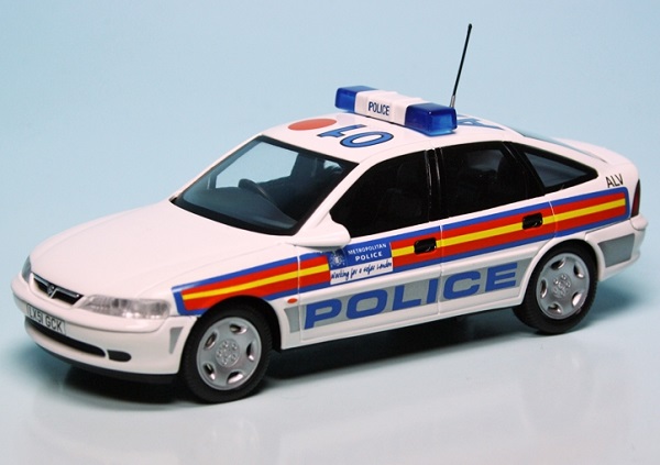 Vauxhaull Vectra B hatchback (1995) (Opel) "Metropolitan Police"