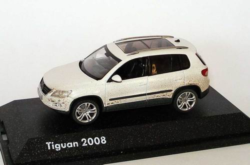 Модель 1:43 Volkswagen Tiguan - white (с грязью)
