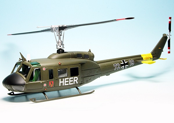 Модель 1:35 Bell UH 1D Helicopter 