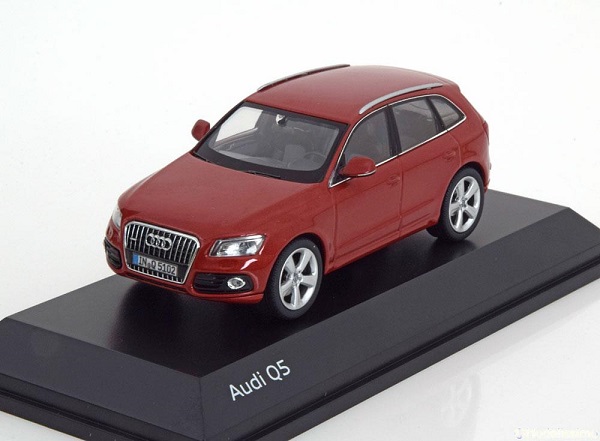 Audi Q5 - RED 7560R Модель 1:43