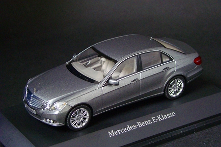 Модель 1:43 Mercedes-Benz E-class (W212) - palladium silver