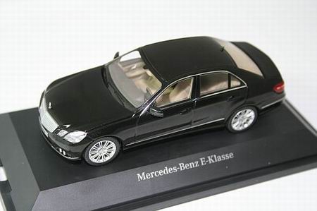 Модель 1:43 Mercedes-Benz E-class (W212) - obisidian black