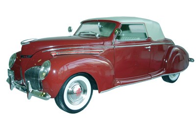Модель 1:18 Lincoln Zephyr - red/tan