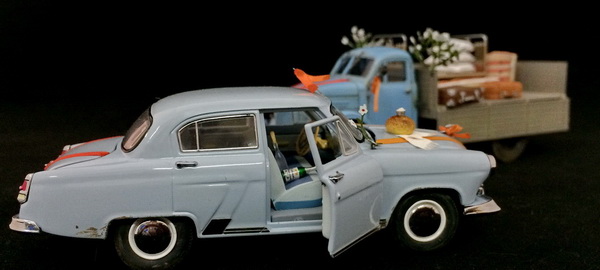 Диорама "Сельская свадьба 60-х" (грузовик с голубой кабиной) (серия 7 экз.) SL-XL5B Модель 1:43