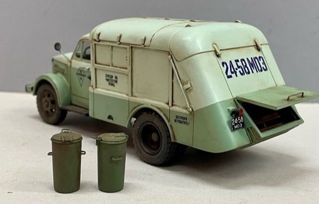 Модель 1:43 Автомобиль для уборки мусора МС-4, середина 50х годов;двухцветный вариант; со следами эксплуатации Серия 50 экз.