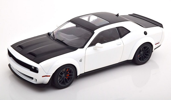 Модель 1:18 Dodge Challenger SRT Hellcat Redeye 2020 white/matt-black