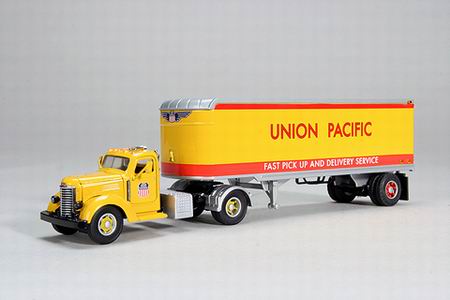 international kb-8 with van trailer «union pacific» 39501 Модель 1:50