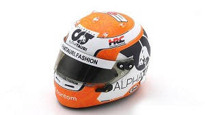 Helmet Yuki Tsunoda Alpha Tauri 2022 5HF076 Модель 1:5