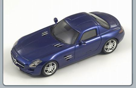 Mercedes-Benz SLS AMG / blue