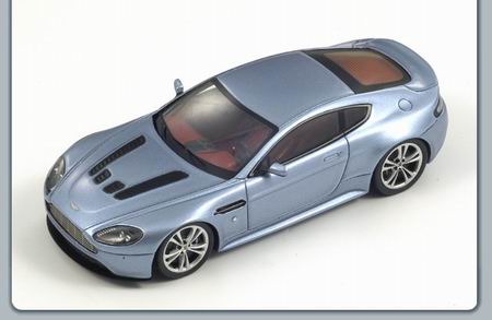 Модель 1:43 Aston Martin Vantage V12