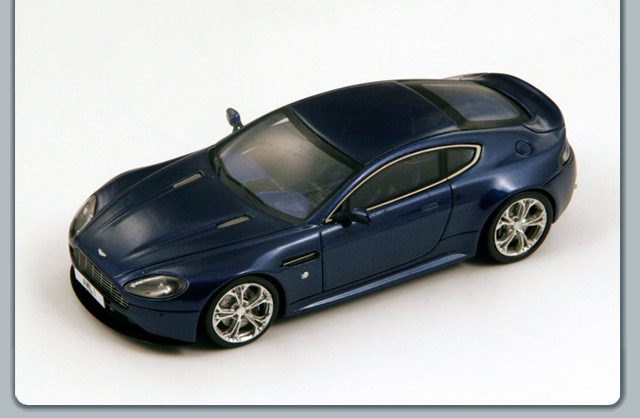 Модель 1:43 Aston Martin Vantage S
