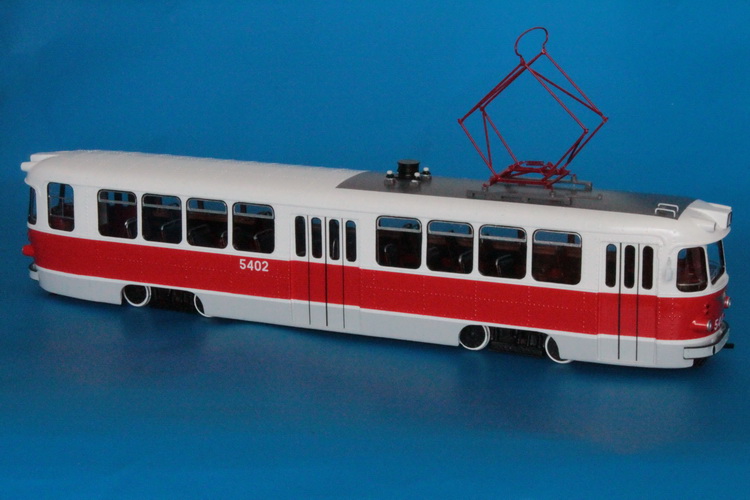 Модель 1:43 Трамвай ЛМ-57 Ленинград (с двухсторонним управлением) - парковая окраска после 1985 г. (серия 25 экз.)