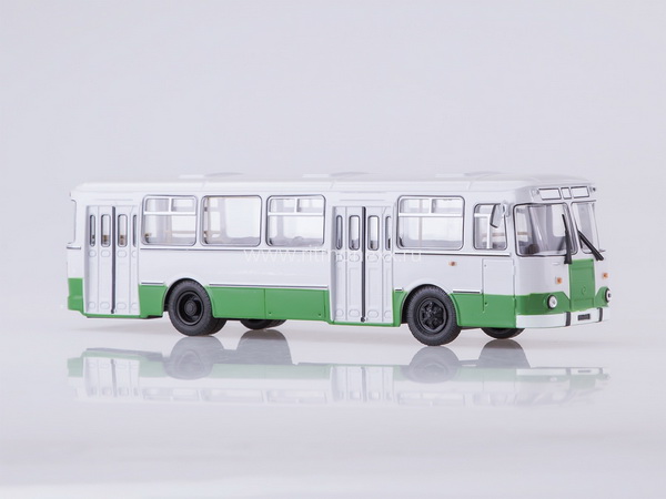 677М автобус городской - белый/зелёный 6900078900070 Модель 1:43