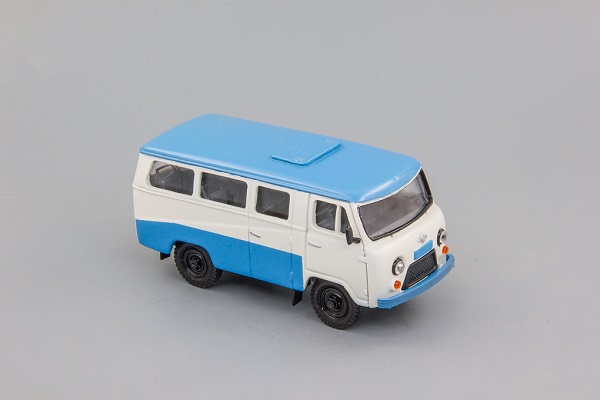 Кубанец у1а1 - голубой/белый RG010 Модель 1:43