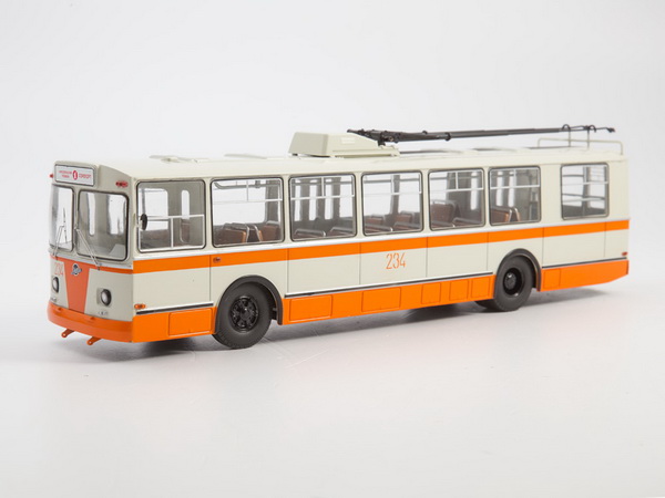 Модель 1:43 ЗиУ-9 маршрут №1 - Хабаровск - кремовый/оранжевый
