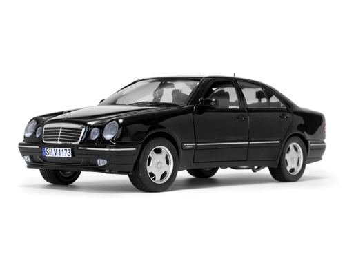Модель 1:18 Mercedes-Benz E320 (W210) - Black 2001