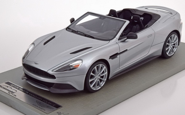 Модель 1:18 Aston Martin Vanquish Volante - silver