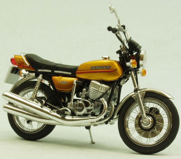Модель 1:18 Kawasaki 750 H2 «Mach IV» (real wire wheels) - gold