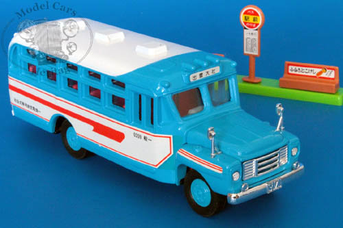 isuzu bonnet bus - blue/white M-292200 Модель 1:43