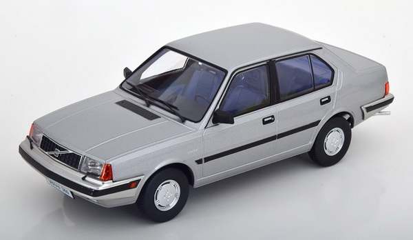 Модель 1:18 Volvo 360 - 1987 - Sivery-grey met.