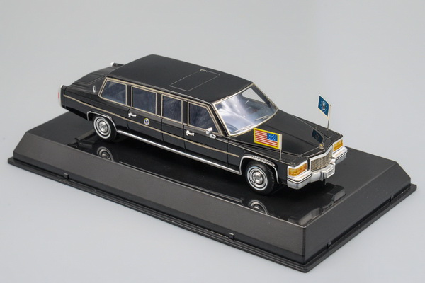 Модель 1:43 Cadillac Presidential Limousine Ronald Reagan (лимузин Рональда Рейгана - эксклюзивно для PB ScaleModels)