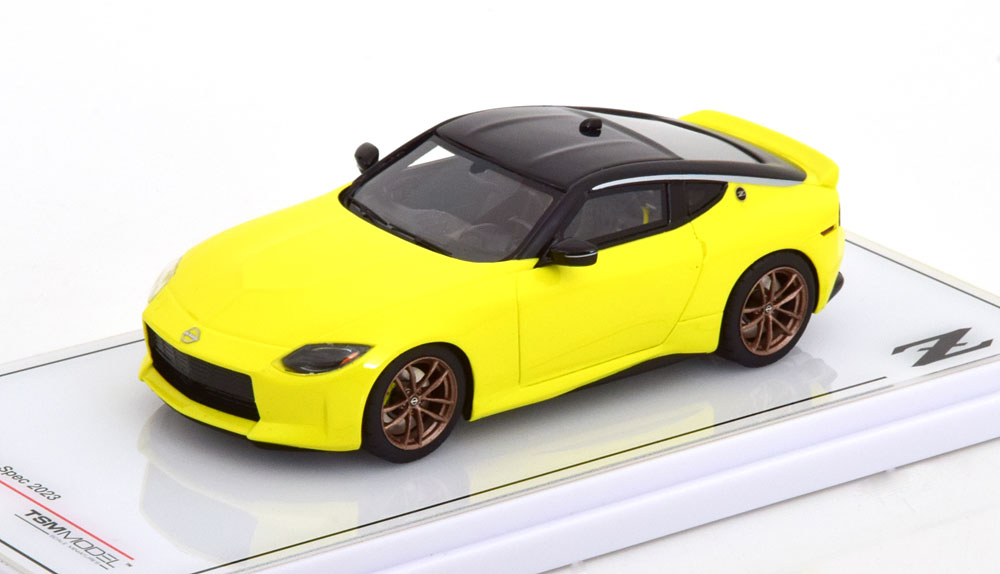 Модель 1:43 Nissan Z Proto Spec - yellow/black