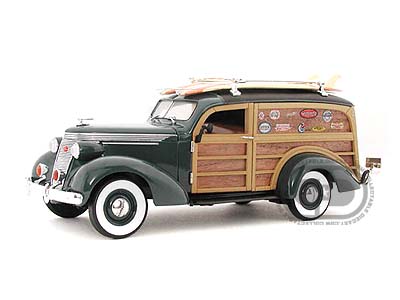 Модель 1:24 Studebaker Woody Wagon - green