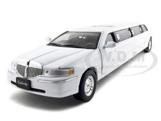Модель 1:24 Lincoln Town Car Limousine - white